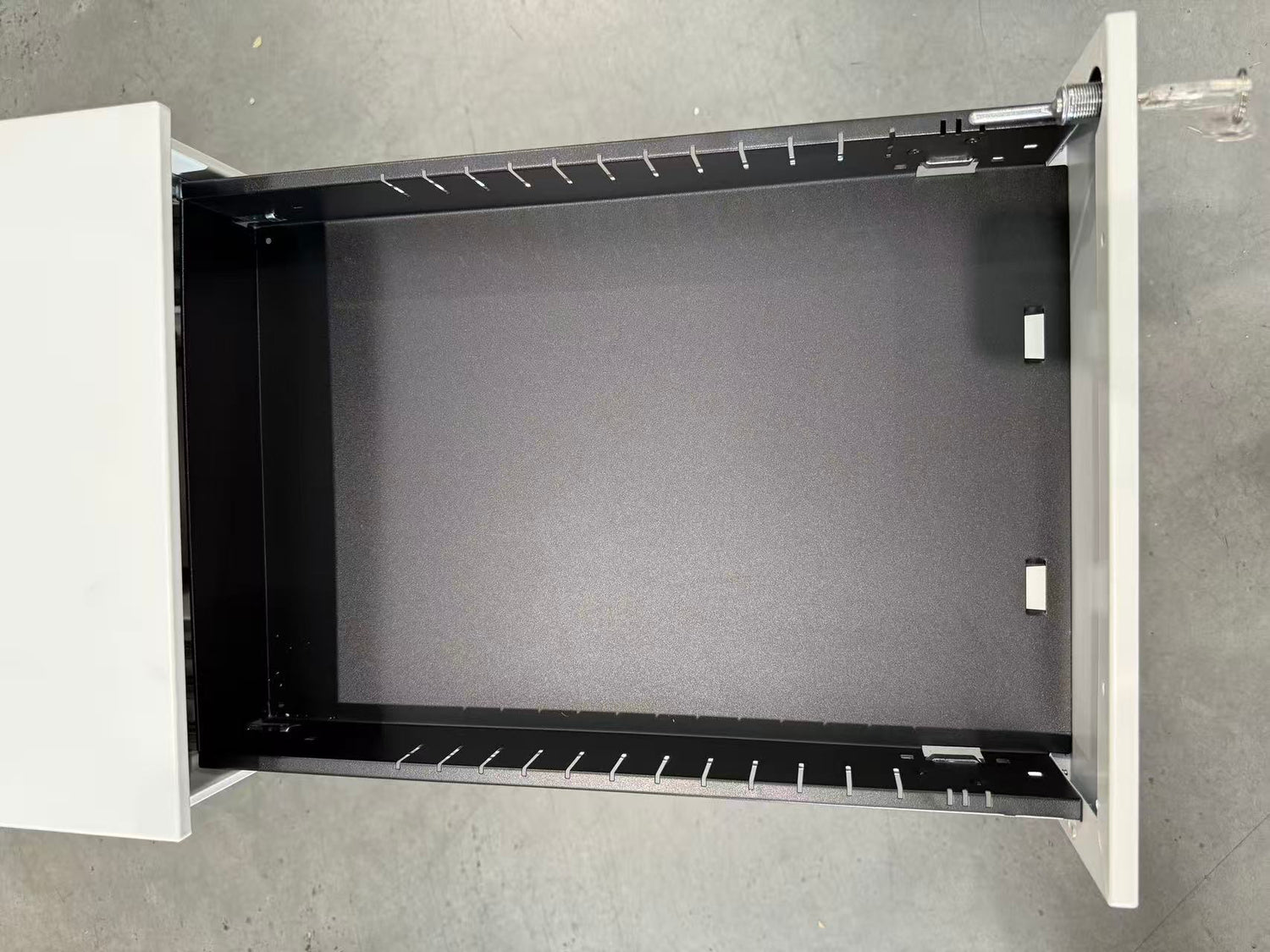 3 Drawer Mobile Pedestal Filing Cabinet – Lockable Office Drawer Unit with Wheels